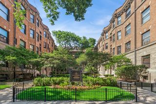 672 W IRVING PARK Road G2, Chicago, IL 60613