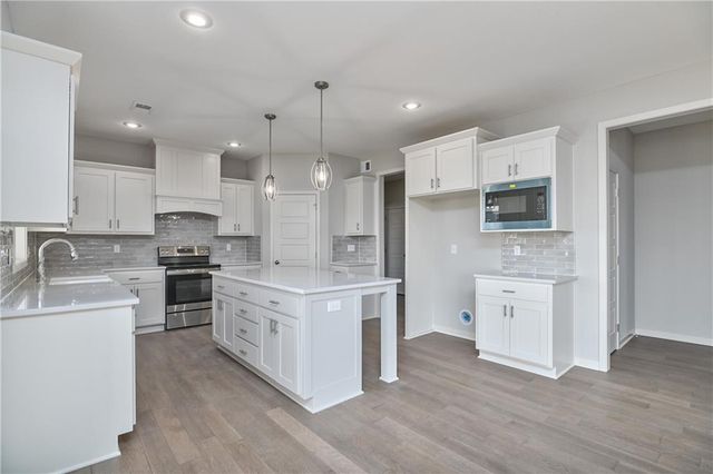 2651 W Park Street, Olathe, KS 66061