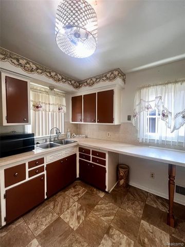 1603 W Mott Avenue, Flint, MI 48504