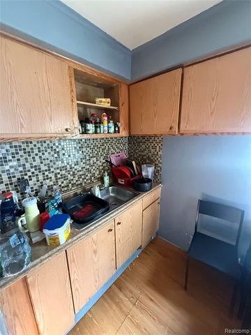 17379 Murray Hill Street, Detroit, MI 48235