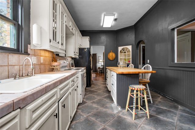 706 E Main Street, Madisonville, TX 77864