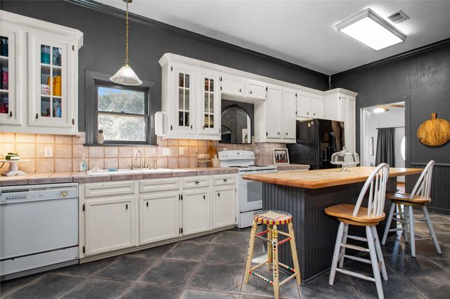 706 E Main Street, Madisonville, TX 77864