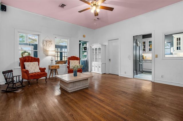 706 E Main Street, Madisonville, TX 77864