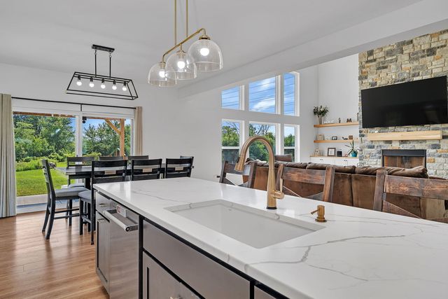 6256 N Dresden Road, Morris, IL 60450