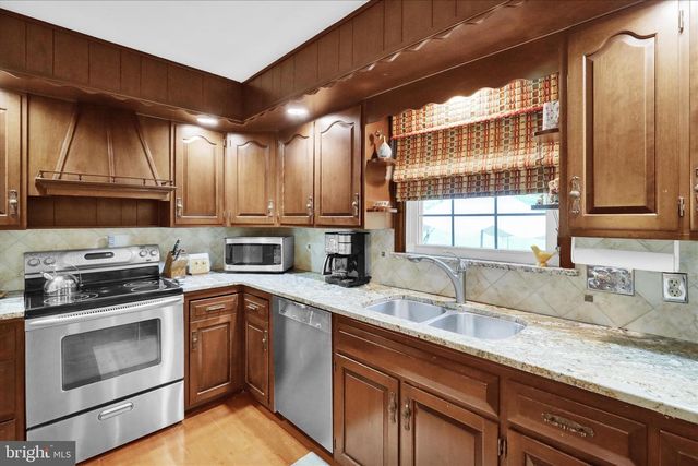 10 PEBBLEBROOK LN, Mohnton, PA 19540