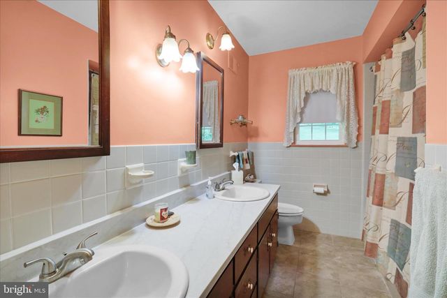 10 PEBBLEBROOK LN, Mohnton, PA 19540