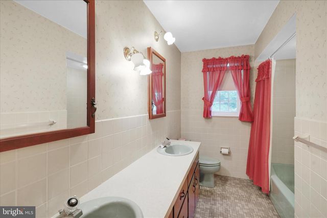 10 PEBBLEBROOK LN, Mohnton, PA 19540