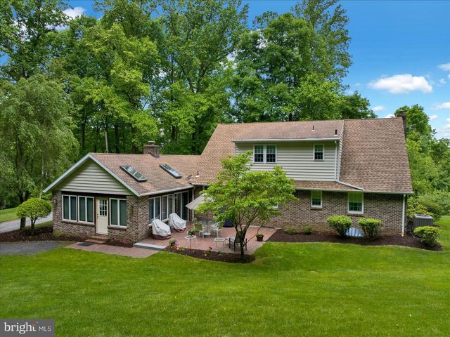 10 PEBBLEBROOK LN, Mohnton, PA 19540