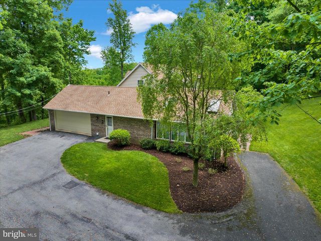 10 PEBBLEBROOK LN, Mohnton, PA 19540