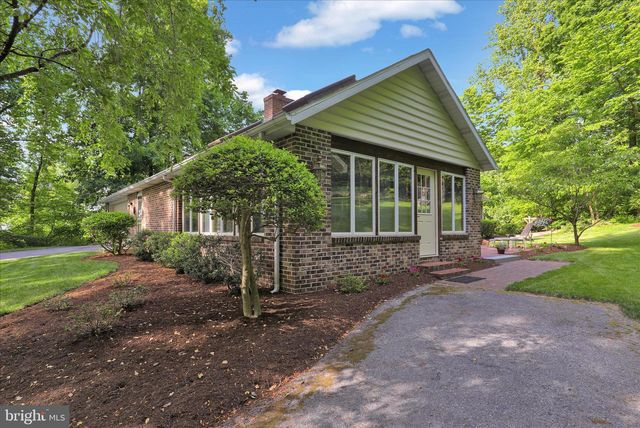 10 PEBBLEBROOK LN, Mohnton, PA 19540