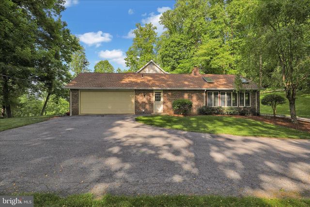 10 PEBBLEBROOK LN, Mohnton, PA 19540