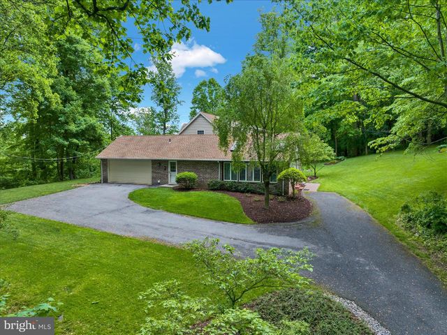 10 PEBBLEBROOK LN, Mohnton, PA 19540