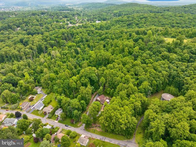 10 PEBBLEBROOK LN, Mohnton, PA 19540