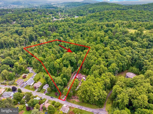 10 PEBBLEBROOK LN, Mohnton, PA 19540