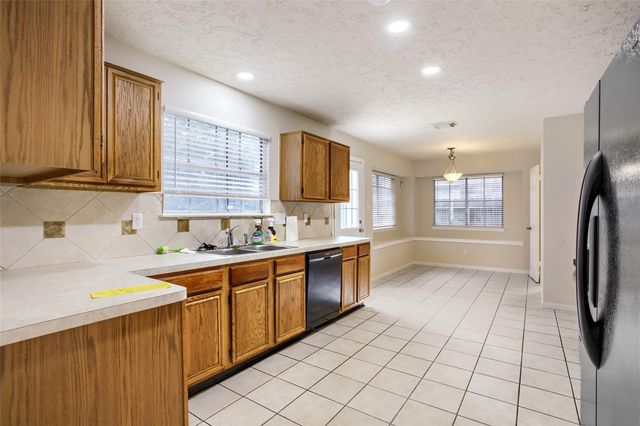13822 Dentwood Drive, Houston, TX 77014