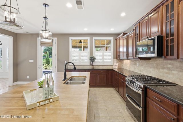 18701 Foxbough Glen Pl, Louisville, KY 40245