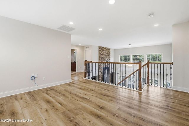 18701 Foxbough Glen Pl, Louisville, KY 40245