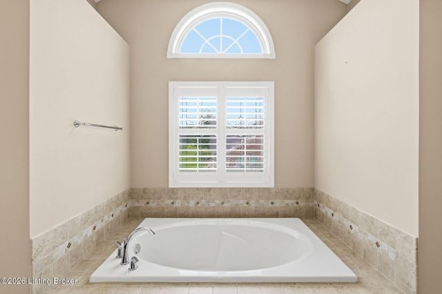 18701 Foxbough Glen Pl, Louisville, KY 40245