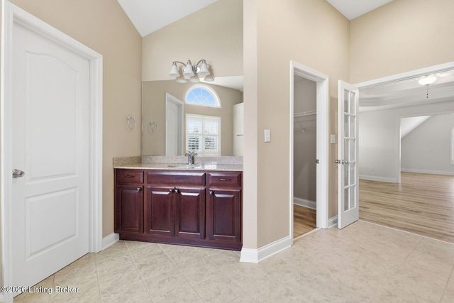 18701 Foxbough Glen Pl, Louisville, KY 40245