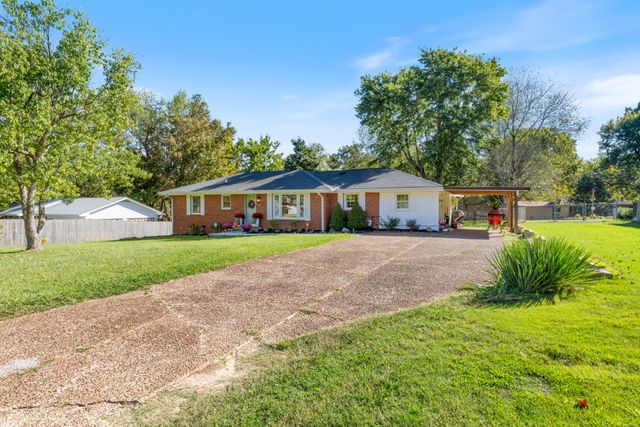 119 Louise Dr, Dickson, TN 37055