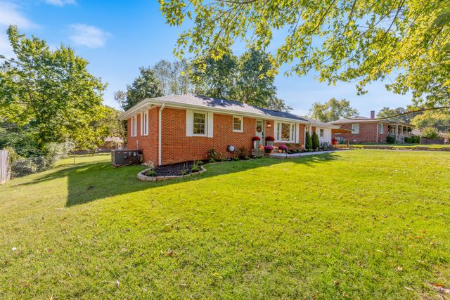 119 Louise Dr, Dickson, TN 37055