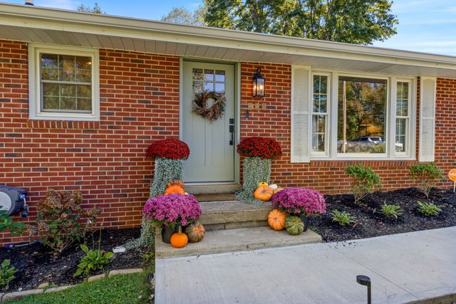 119 Louise Dr, Dickson, TN 37055