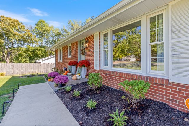 119 Louise Dr, Dickson, TN 37055