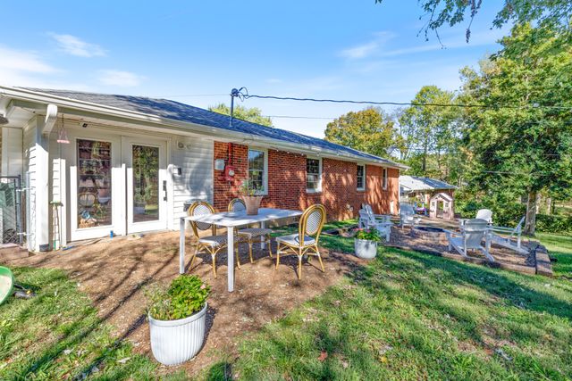 119 Louise Dr, Dickson, TN 37055