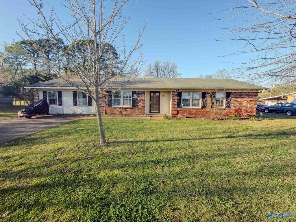 316 SW Clearview Street, Decatur, AL 35601
