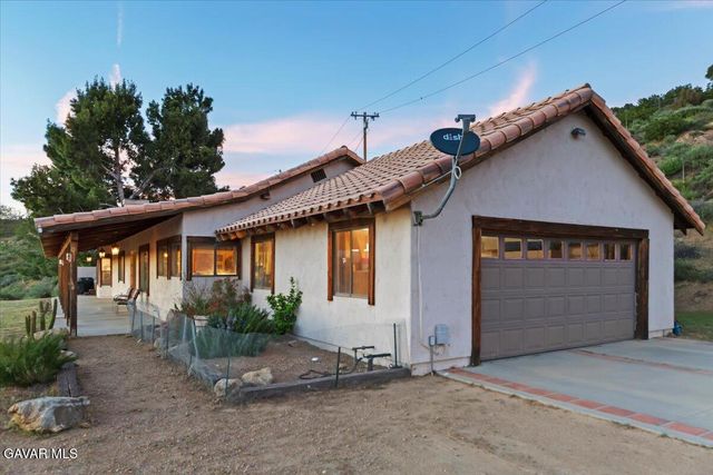 9060 Yucca Hills Road, Agua Dulce, CA 91390