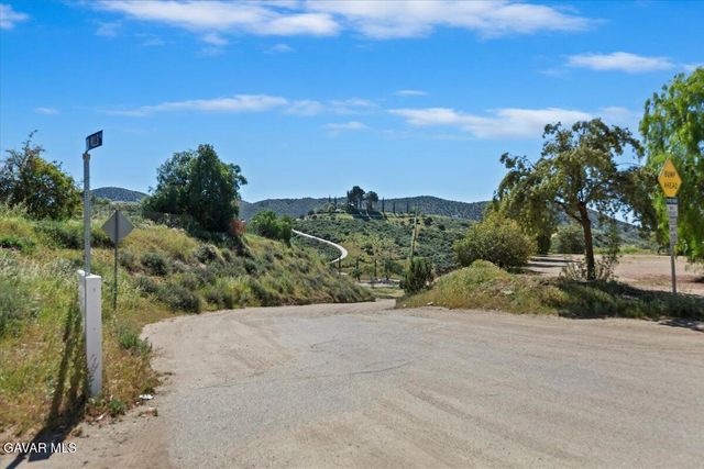 9060 Yucca Hills Road, Agua Dulce, CA 91390