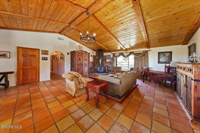 9060 Yucca Hills Road, Agua Dulce, CA 91390