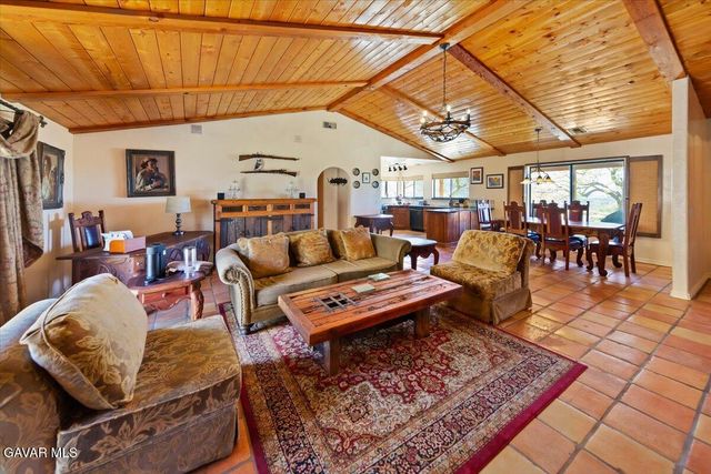 9060 Yucca Hills Road, Agua Dulce, CA 91390