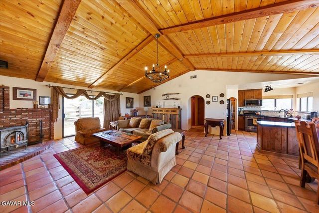 9060 Yucca Hills Road, Agua Dulce, CA 91390