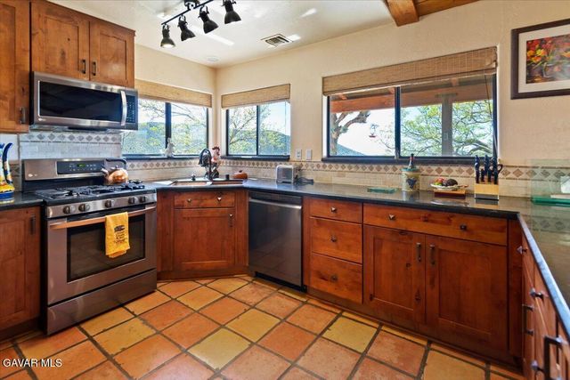 9060 Yucca Hills Road, Agua Dulce, CA 91390