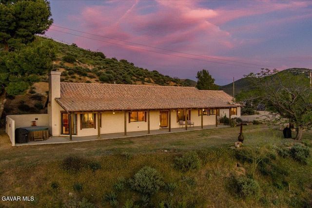9060 Yucca Hills Road, Agua Dulce, CA 91390