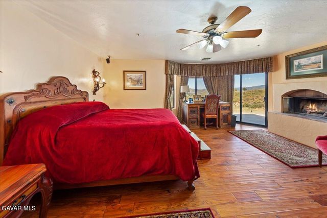 9060 Yucca Hills Road, Agua Dulce, CA 91390