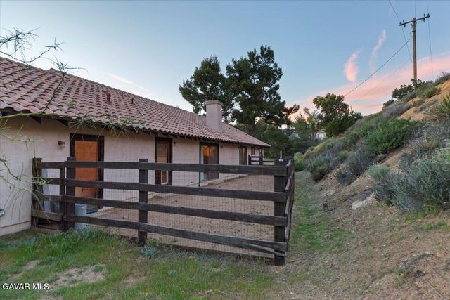 9060 Yucca Hills Road, Agua Dulce, CA 91390