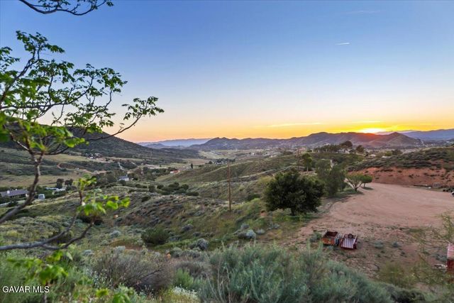 9060 Yucca Hills Road, Agua Dulce, CA 91390