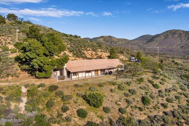 9060 Yucca Hills Road, Agua Dulce, CA 91390