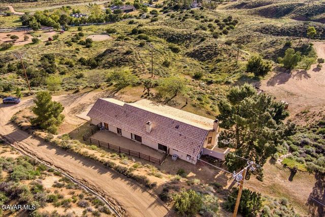 9060 Yucca Hills Road, Agua Dulce, CA 91390