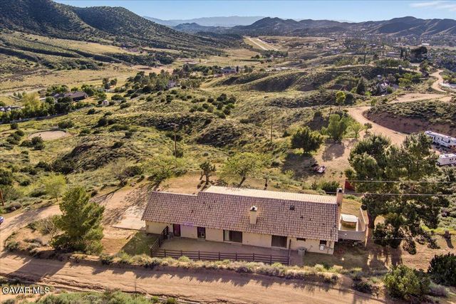 9060 Yucca Hills Road, Agua Dulce, CA 91390