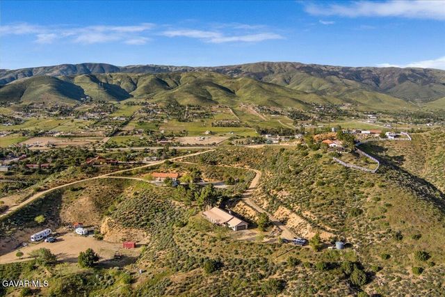 9060 Yucca Hills Road, Agua Dulce, CA 91390