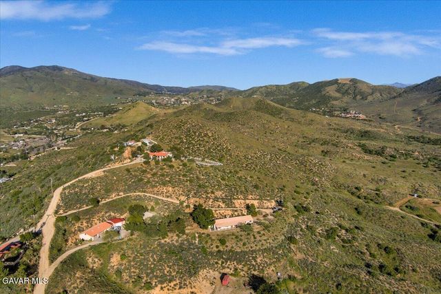 9060 Yucca Hills Road, Agua Dulce, CA 91390