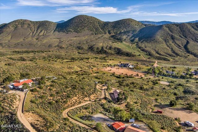 9060 Yucca Hills Road, Agua Dulce, CA 91390