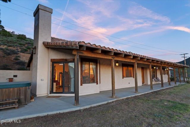 9060 Yucca Hills Road, Agua Dulce, CA 91390