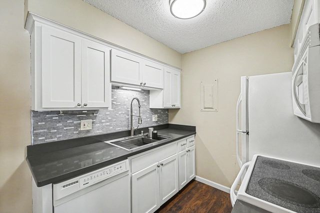 2720 Dale Street N C313, Roseville, MN 55113