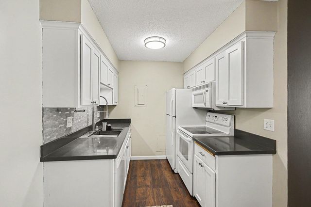 2720 Dale Street N C313, Roseville, MN 55113