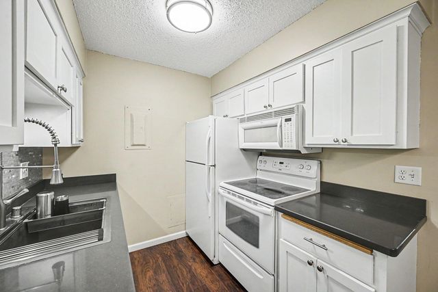 2720 Dale Street N C313, Roseville, MN 55113