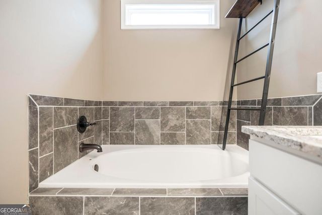 323 Willow Cove Court, Lizella, GA 31052